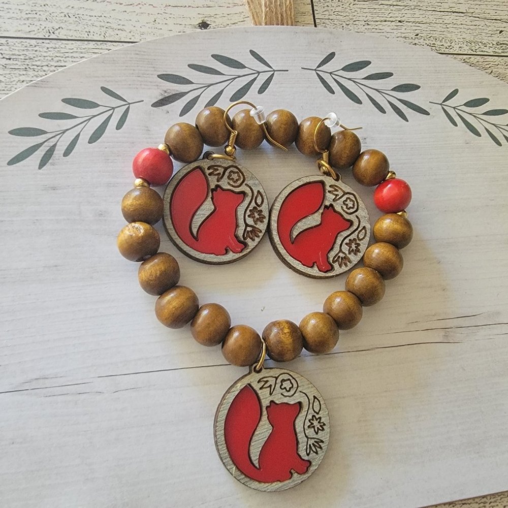 Handmade |Brown & Red Wood Bead Woodland Animal Pendant Bracelet and Earring Set - Picture 3 of 7